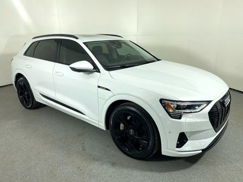 Certified 2022 Audi e-tron Premium w/ Convenience Plus Package image 29