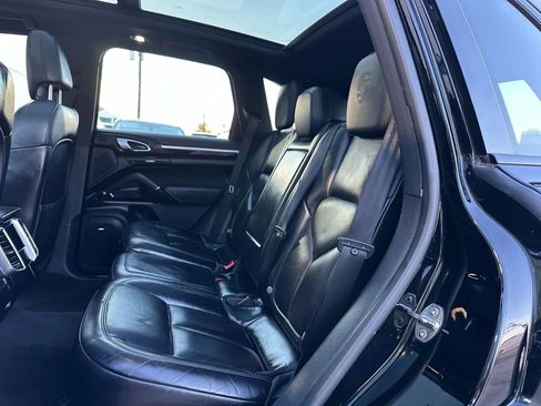 Used 2017 Porsche Cayenne Platinum Edition image 19