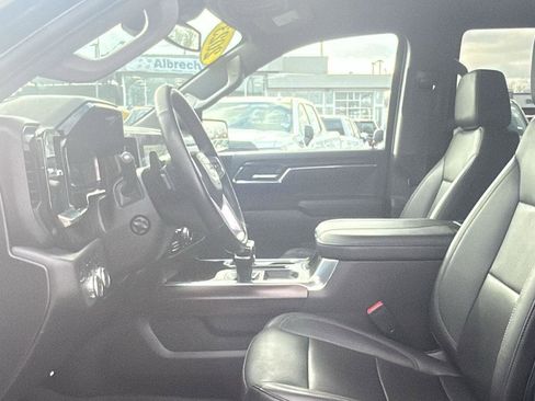 Used 2023 GMC Sierra 1500 SLT image 32