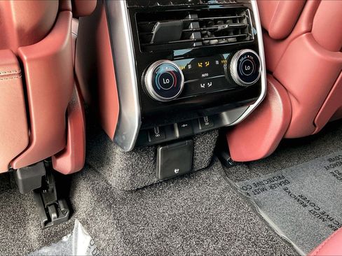 New 2026 Land Rover Range Rover Autobiography AWD/4WD image 25
