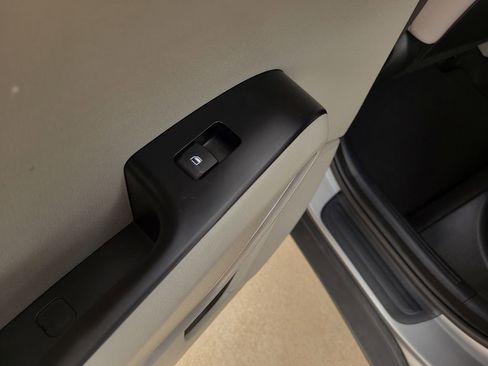 Used 2025 Kia Soul LX w/ LX Technology Package FWD image 13