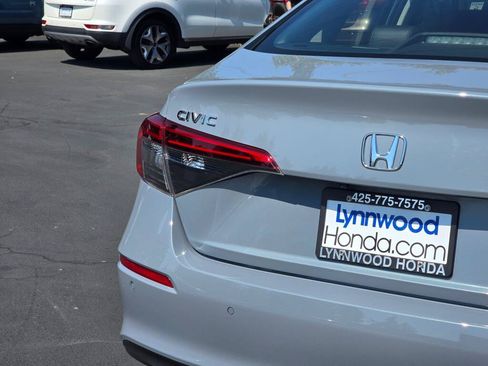 Used 2024 Honda Civic Touring image 12