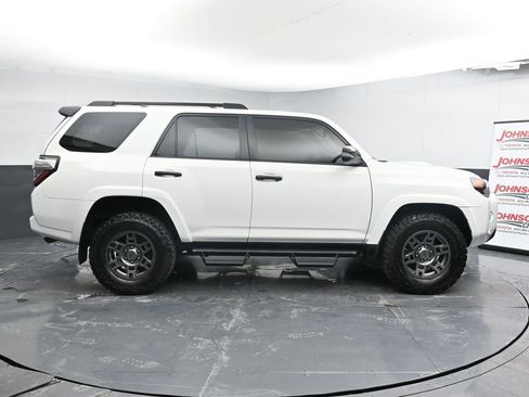 Used 2020 Toyota 4Runner Venture image 9