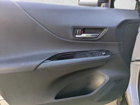 Certified 2023 Toyota Venza LE image 11