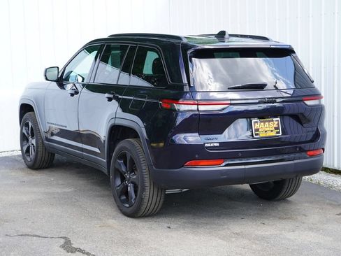 Used 2024 Jeep Grand Cherokee Limited w/ Black Appearance Package AWD/4WD image 4