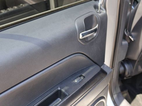 Used 2016 Jeep Patriot High Altitude FWD image 15