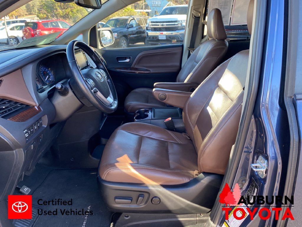 Certified 2019 Toyota Sienna Limited Premium w/ Carpet Mat Package AWD/4WD image 12
