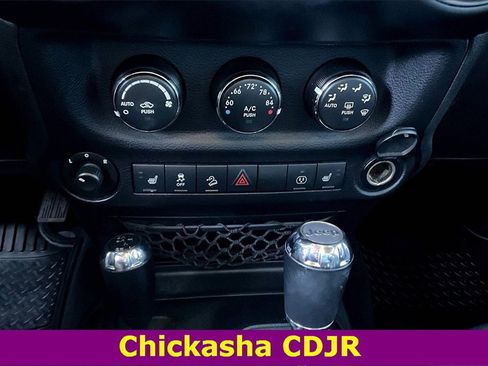 Used 2017 Jeep Wrangler Unlimited Rubicon w/ Connectivity Group image 15