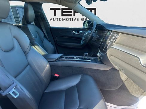 Used 2024 Volvo XC60 B5 Core image 26