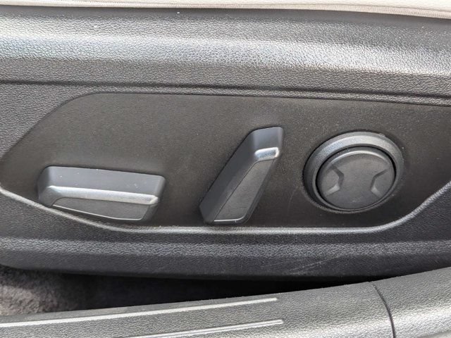 Used 2025 Hyundai Elantra Limited FWD image 17