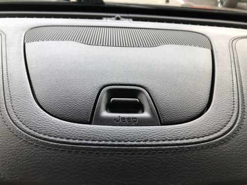 Used 2020 Jeep Cherokee Limited FWD image 28