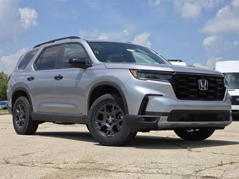 New 2025 Honda Pilot TrailSport image 2