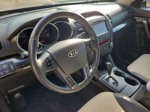 Used 2011 Kia Sorento EX w/ Limited Pkg image 24