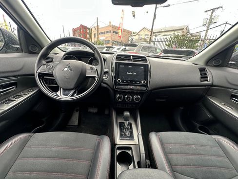 Used 2025 Mitsubishi Outlander Sport AWD image 9