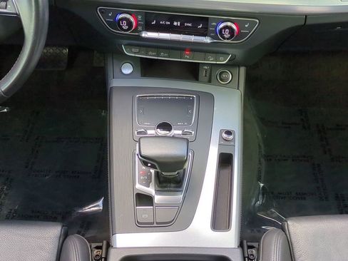 Used 2020 Audi Q5 2.0T Titanium Premium Plus w/ Premium Plus Package image 18