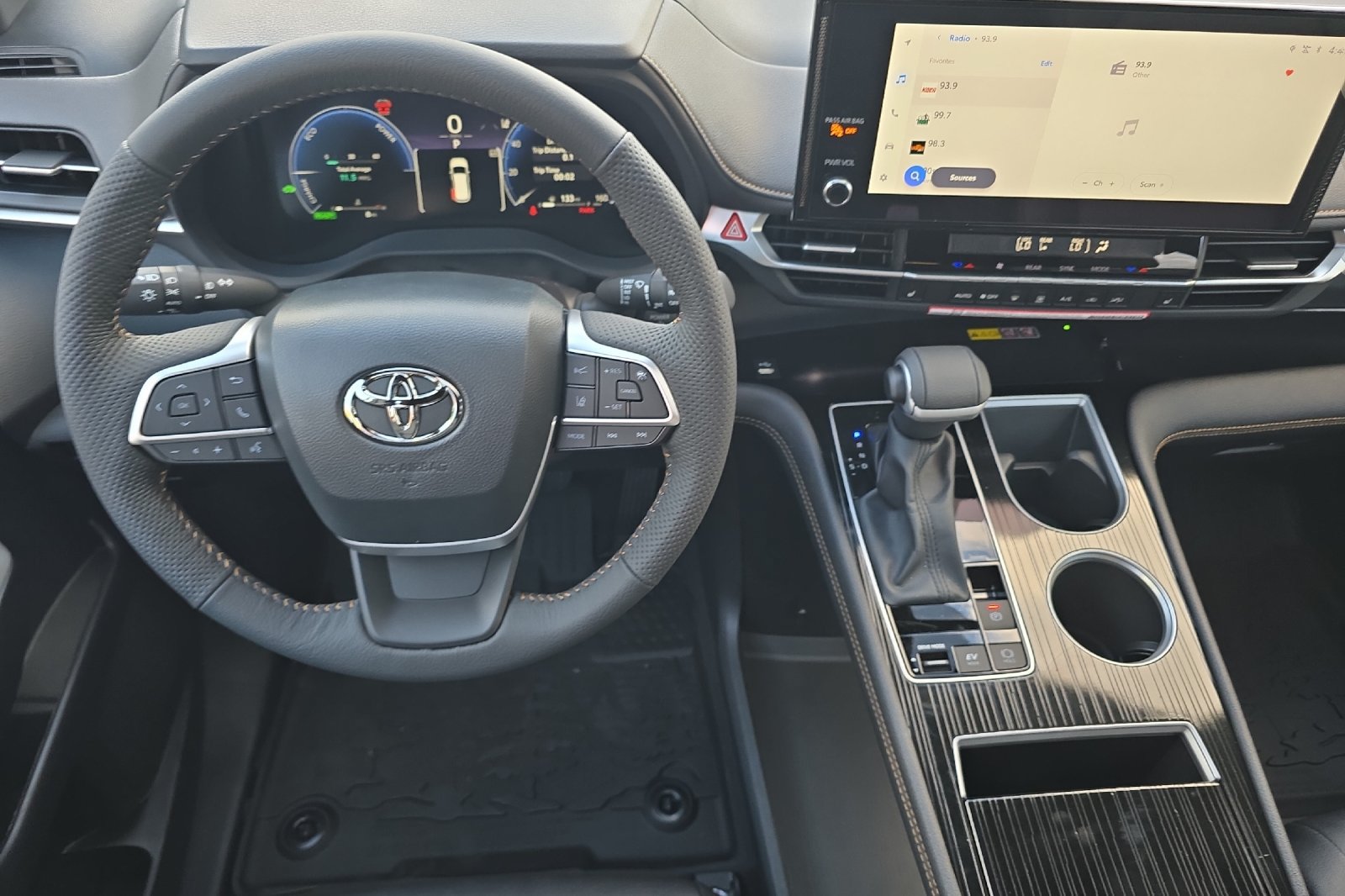 New 2026 Toyota Sienna XLE Woodland Edition AWD/4WD image 12