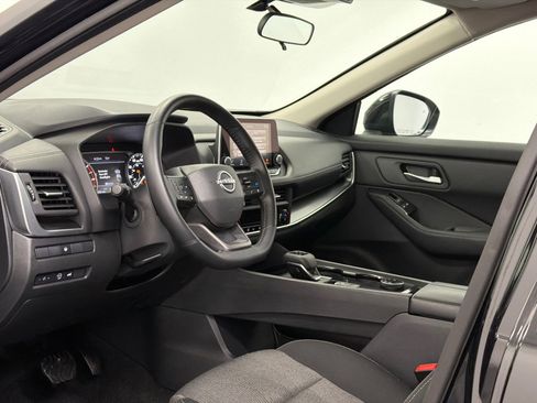 Used 2025 Nissan Rogue SV image 14