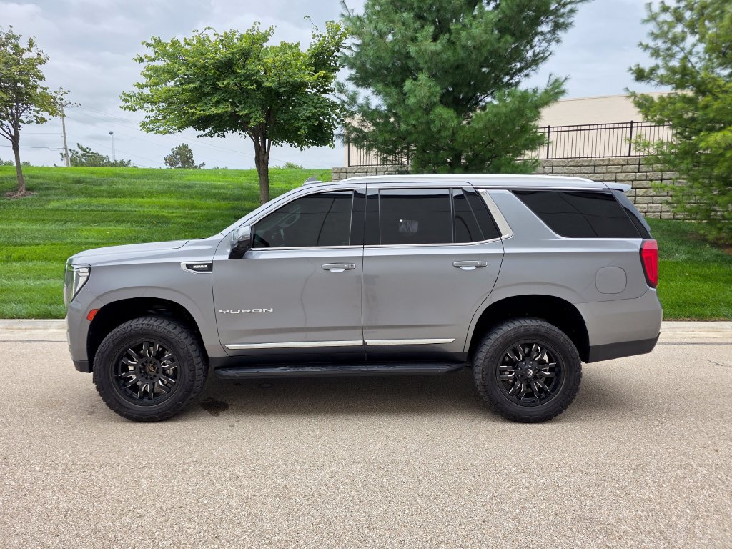 Used 2021 GMC Yukon SLT w/ SLT Premium Package AWD/4WD image 6