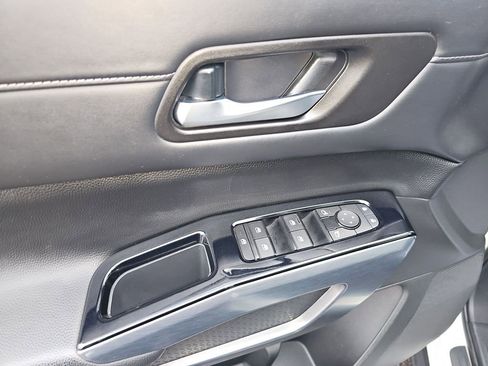 Used 2024 Nissan Pathfinder SL w/ SL Premium Package image 32