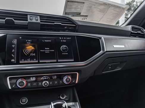 Certified 2025 Audi Q3 2.0T Premium image 12