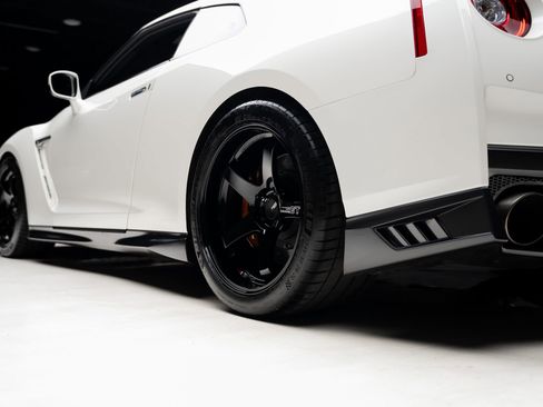 Used 2019 Nissan GT-R Premium AWD/4WD image 79