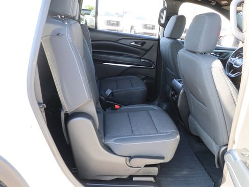 Used 2026 Chevrolet Traverse LT image 31