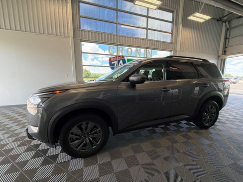 Used 2025 Nissan Pathfinder SV AWD/4WD image 3