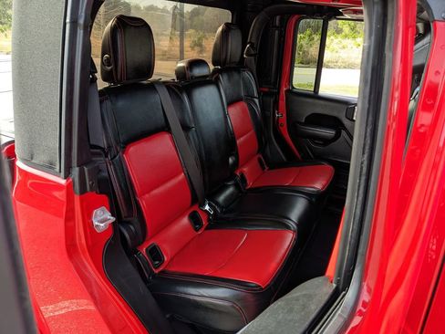 Used 2022 Jeep Gladiator Sport image 40