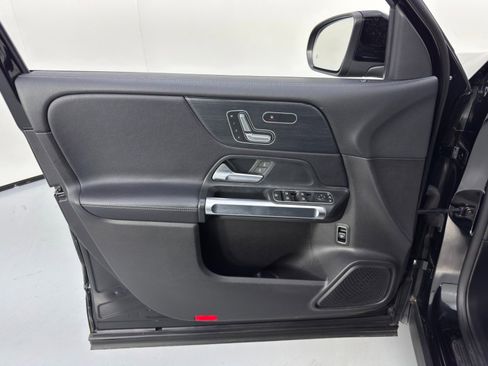 Used 2020 Mercedes-Benz GLB 250 GLB 250 w/ Premium Package image 42