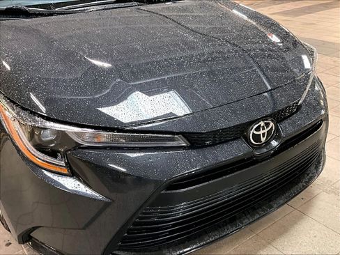 Used 2025 Toyota Corolla LE image 32