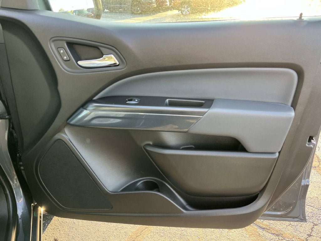 Used 2017 Chevrolet Colorado Z71 AWD/4WD image 23