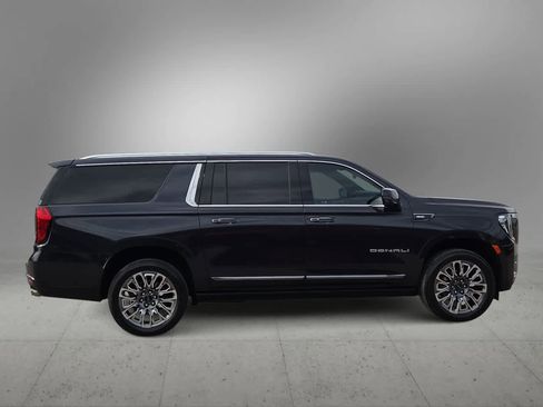 Used 2024 GMC Yukon XL Denali Ultimate AWD/4WD image 9