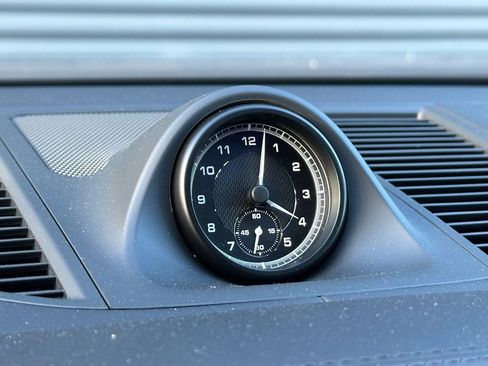 Used 2025 Porsche Macan image 31