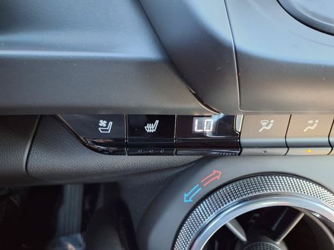 Used 2018 Chevrolet Camaro LT RWD image 6
