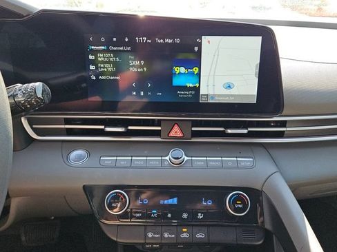 Used 2024 Hyundai Elantra SEL FWD image 8