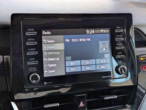 Used 2022 Toyota Camry SE w/ Cold Weather Package image 29