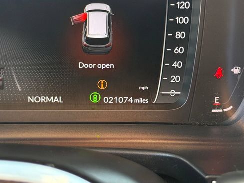 Used 2025 Honda Pilot Elite image 23