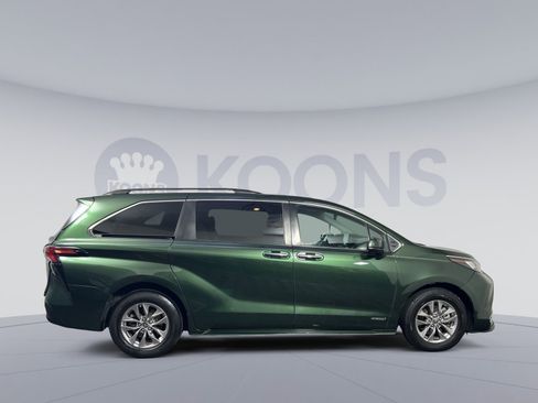 Used 2021 Toyota Sienna XLE image 8