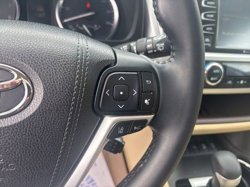 Used 2017 Toyota Highlander Limited AWD/4WD image 39