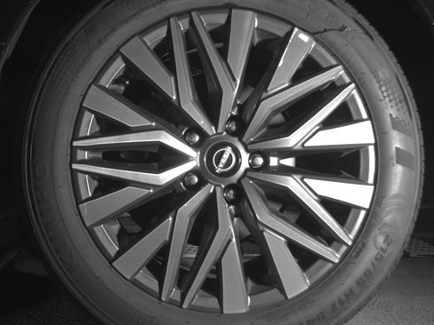 Used 2025 Nissan Altima 2.5 SV FWD image 14
