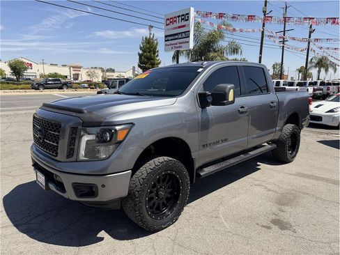 Used 2018 Nissan Titan SV w/ SV Convenience Package AWD/4WD image 16