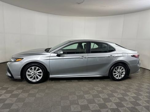 Used 2024 Toyota Camry SE image 6