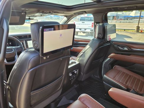 Used 2024 GMC Yukon XL Denali Ultimate w/ LPO, Floor Liner Package AWD/4WD image 15