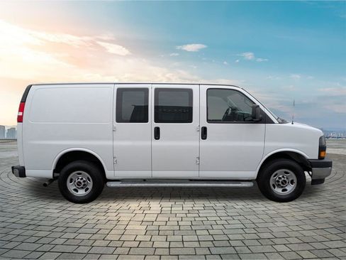 Used 2024 GMC Savana 2500 w/ Driver Convenience Package RWD image 4
