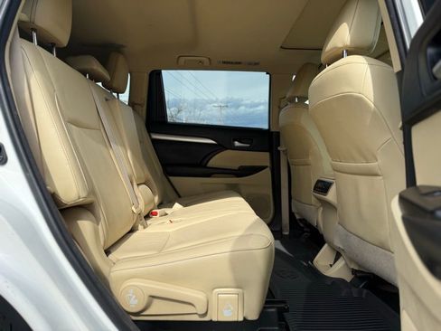 Used 2018 Toyota Highlander XLE image 18