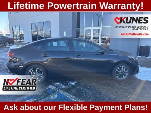 Used 2023 Kia Forte LXS w/ LXS Technology Package FWD image 3