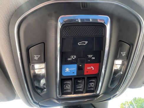 Used 2023 Jeep Grand Cherokee 4WD 4xe image 19