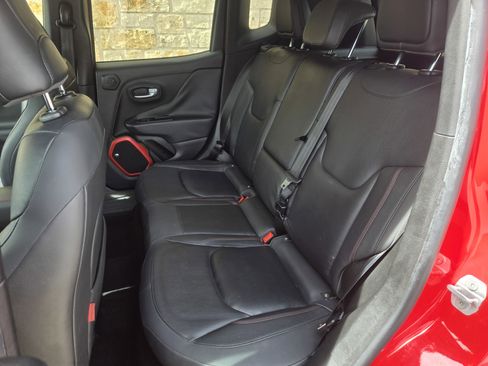 Used 2017 Jeep Renegade Trailhawk w/ Premium Trailhawk Package image 7