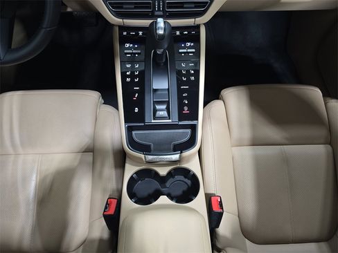 Used 2024 Porsche Macan image 20