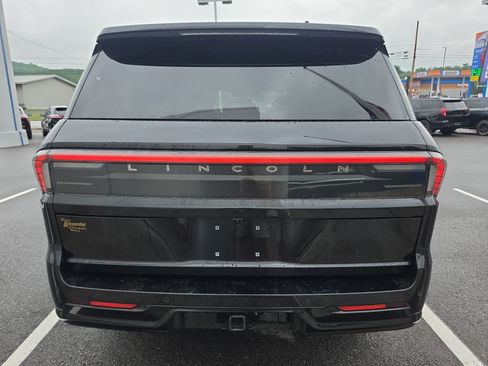 Used 2025 Lincoln Navigator Reserve AWD/4WD image 4